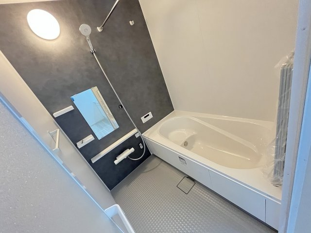 【浴室】 | 福岡市西区愛宕3丁目4期　2号棟（全2棟）【仲介手数料無料・0円】 | 現地写真。浴室です。