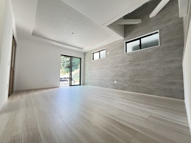 【居間・リビング】 | 福岡市西区愛宕3丁目4期　2号棟（全2棟）【仲介手数料無料・0円】 | 現地写真。