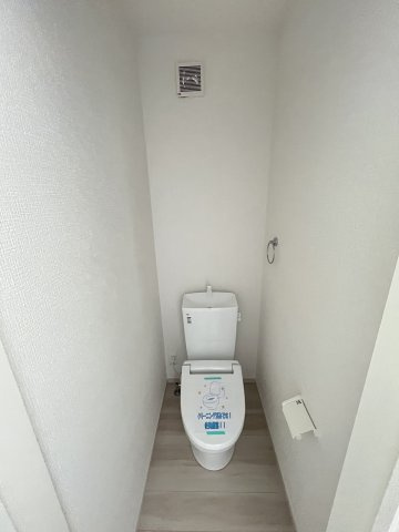 【トイレ】 | 福岡市西区愛宕3丁目4期　2号棟（全2棟）【仲介手数料無料・0円】 | 現地写真。