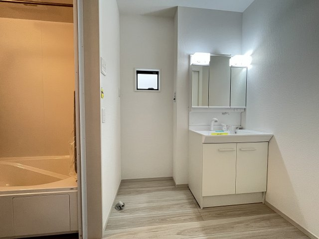 【洗面所】 | 福岡市西区愛宕3丁目4期　2号棟（全2棟）【仲介手数料無料・0円】 | 現地写真。