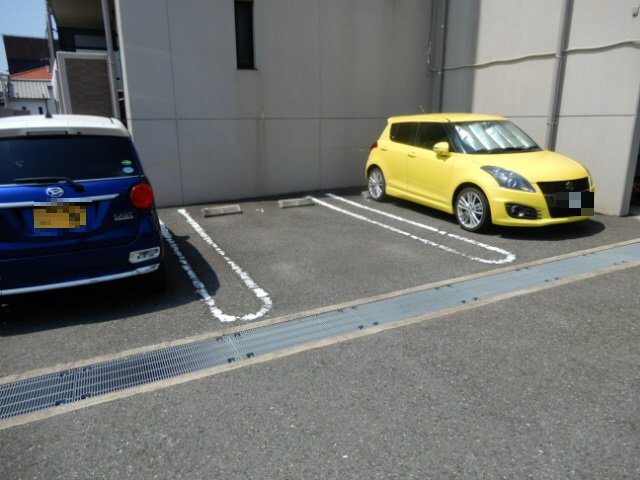 カレント　スクエアの駐車場