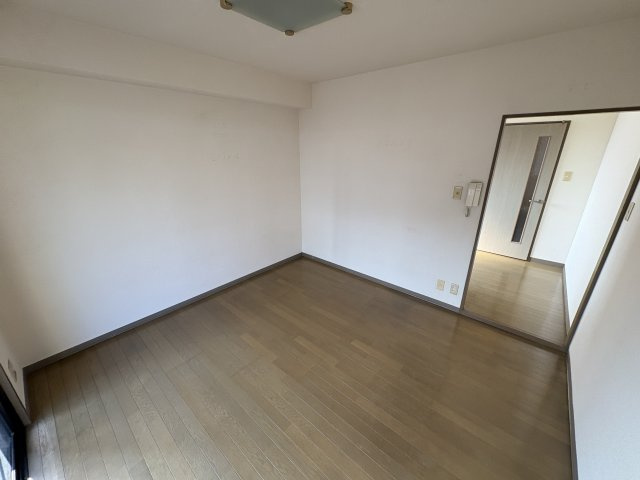 アークパレス誠の居間・リビング