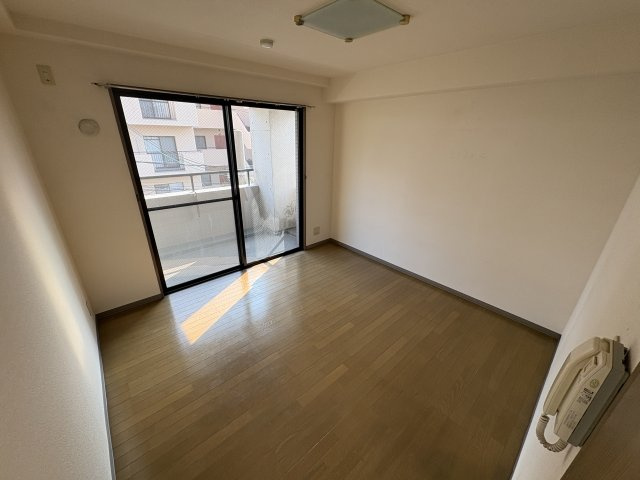 アークパレス誠の居間・リビング