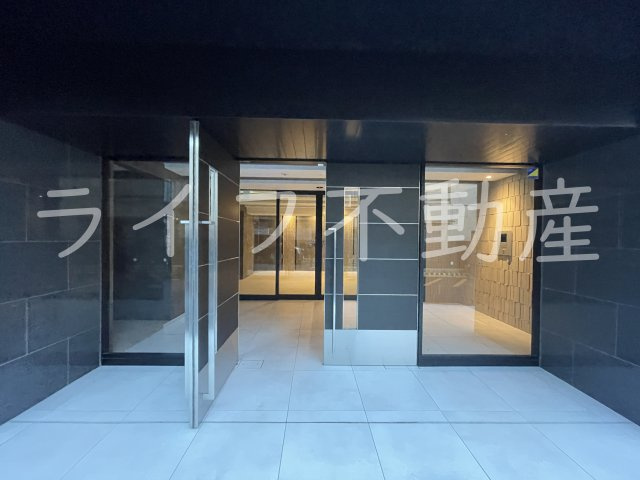 アドバンス大阪リーヴァのエントランス|清潔なエントランスです