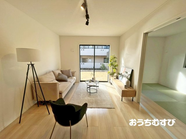 瀬戸市高根町第6(全3棟)の居間・リビング