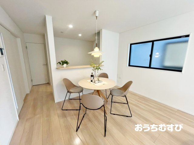 瀬戸市高根町第6(全3棟)の居間・リビング