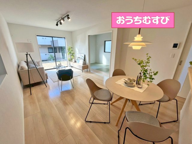 瀬戸市高根町第6(全3棟)の居間・リビング