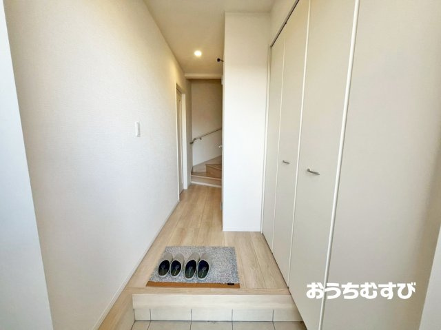 瀬戸市高根町第6(全3棟)の玄関