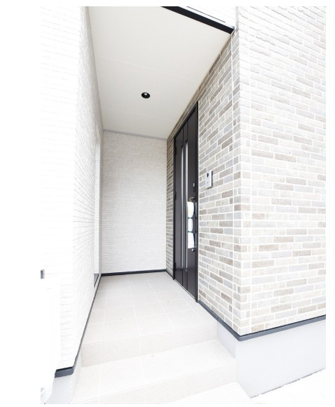 東区船江町１丁目　新築戸建の玄関