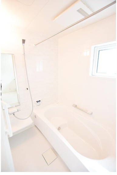 東区船江町１丁目　新築戸建の浴室