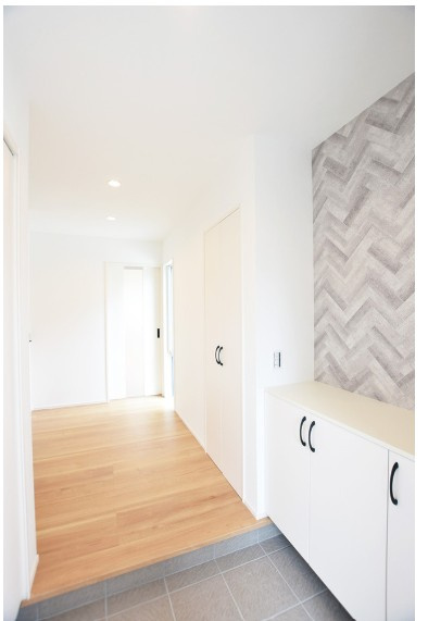 東区船江町１丁目　新築戸建の玄関