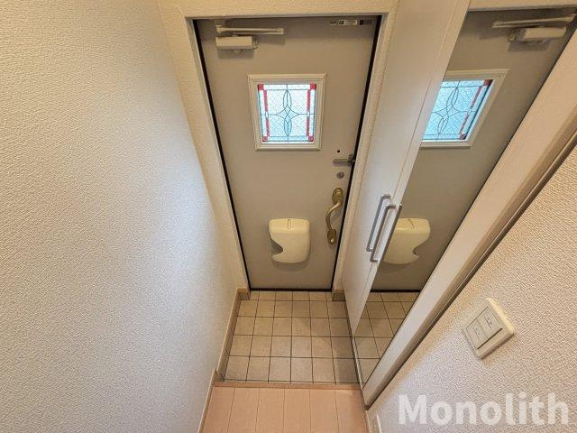 レジデンス丸一の玄関