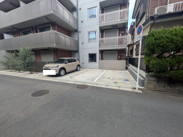 ブロケードグレースの駐車場
