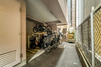 【駐車場】