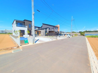 【前面道路含む現地写真】