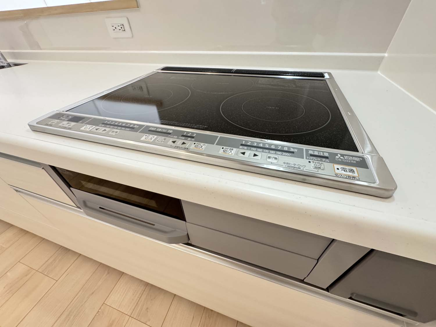 耐震+制震の家 山手町5丁目 第10：住宅性能取得物件 1号棟 山手小徒歩12分のキッチン|エコで安心安全！IHクッキングヒーター
お手入れも楽々！