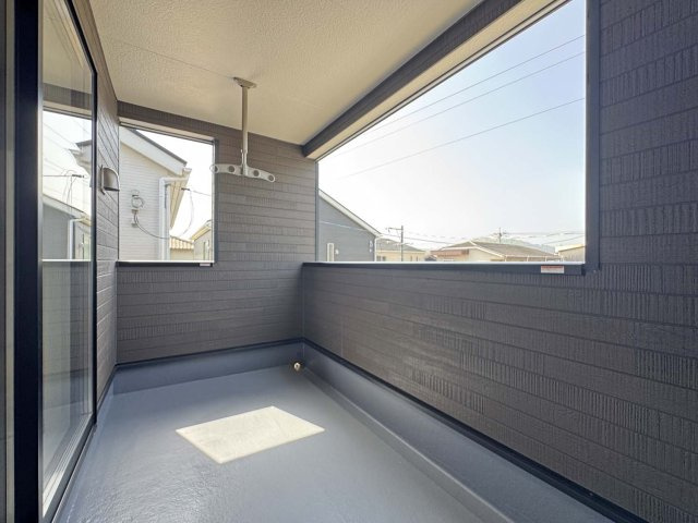 耐震+制震の家 山手町5丁目 第10：住宅性能取得物件 1号棟 山手小徒歩12分のバルコニー|雨の日も安心！インナーバルコニー