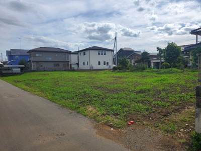 【前面道路含む現地写真】 | 【羽川第2期　現地外観】
※令和7年8月時点
