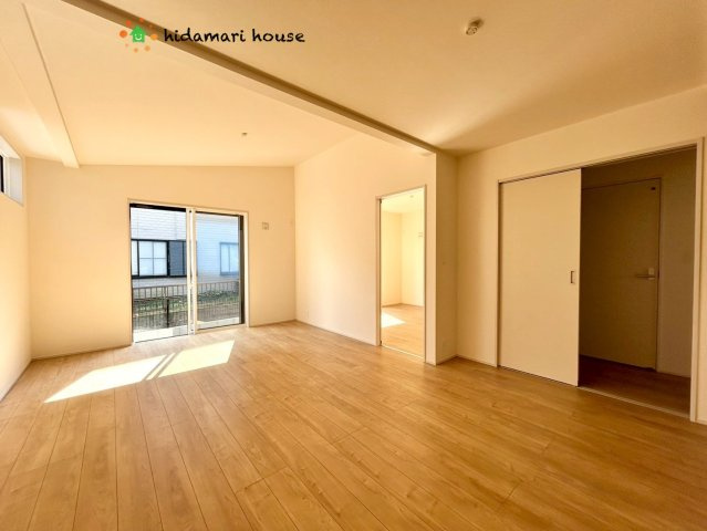 伊奈町大針　新築平屋戸建　01の居間・リビング