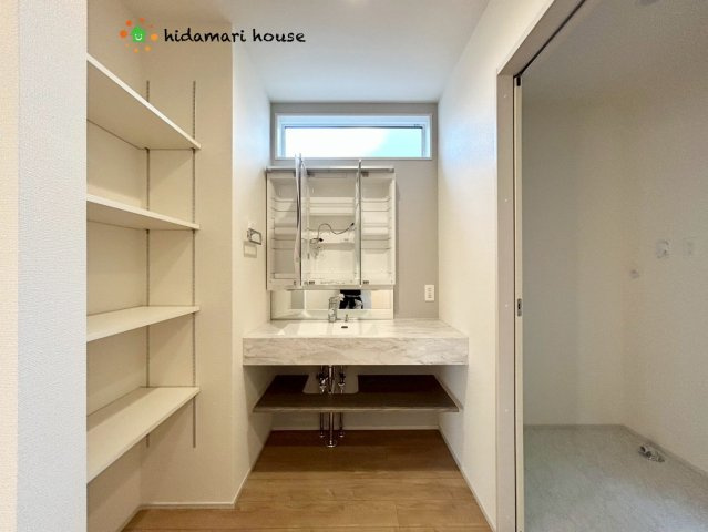 伊奈町大針　新築平屋戸建　01の独立洗面台