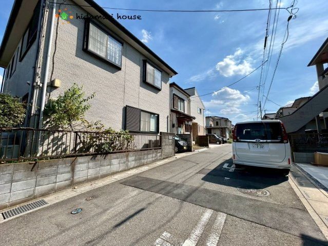 伊奈町大針　新築平屋戸建　01の前面道路含む現地写真