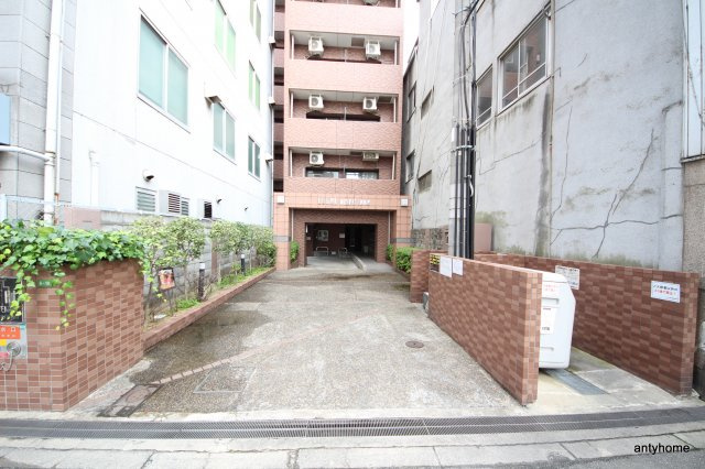 リーガル西天満　仲介手数料無料のエントランス