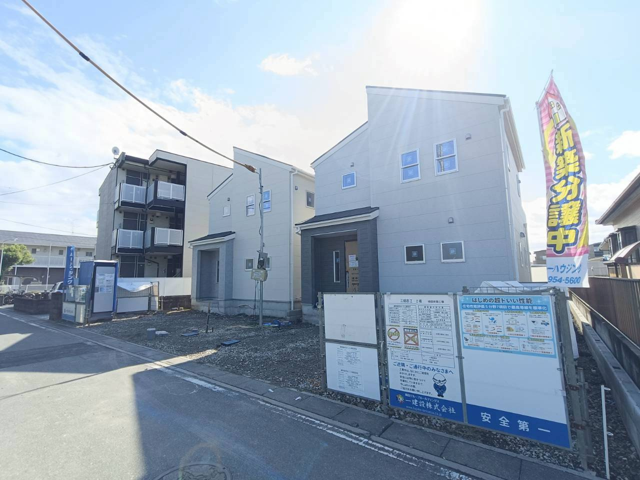 三郷市　彦江1丁目　新築戸建　全2棟の前面道路含む現地写真|前面道路含む現地写真です