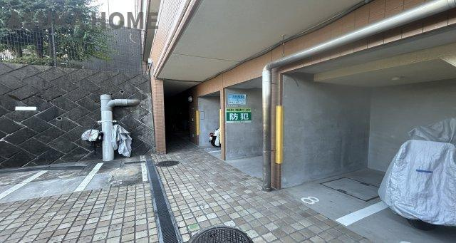 コスモヒルズ永田山王台の駐輪場|バイク置き場のの空き状況については、お問い合わせ時に管理会社の方へ、その都度確認いたしますのでお気軽にお聞きください。