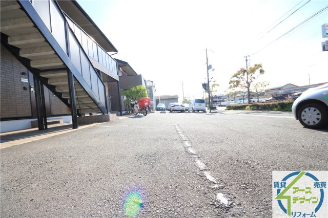 ハイネス野添Ⅲの駐車場