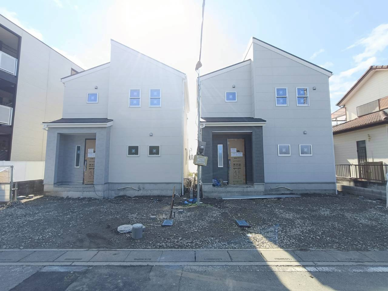 三郷市　彦江1丁目　新築戸建　全2棟の前面道路含む現地写真|前面道路含む現地写真です