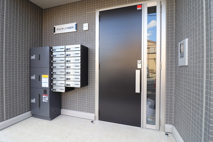 さいたま市南区文蔵２丁目のハイツのエントランス