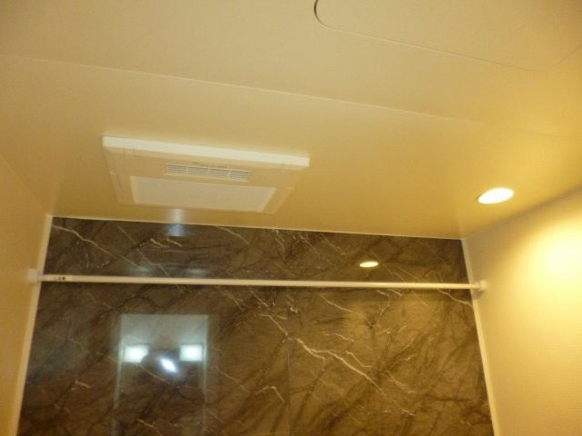 ロカ　ブリリアントAの浴室|浴室乾燥機