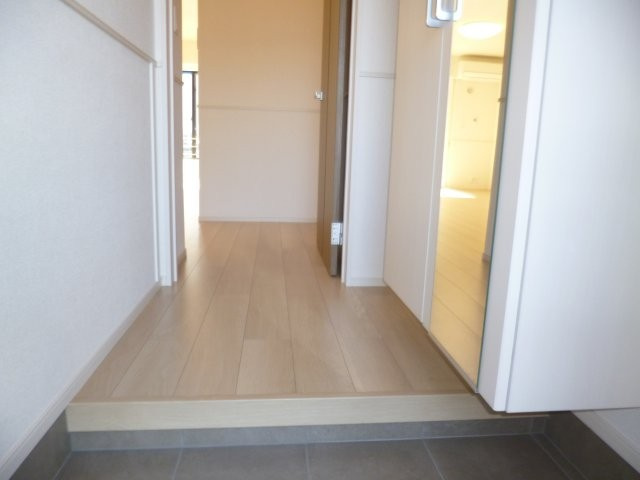 ロカ　ブリリアントAの玄関