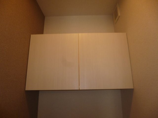 ロカ　ブリリアントAのトイレ|トイレ棚