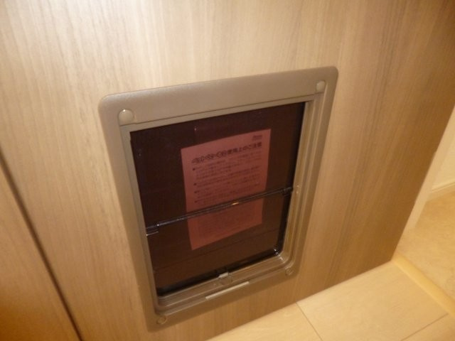 ロカ　ブリリアントAの設備|ペット用くぐり戸