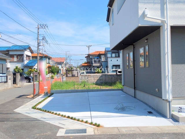 越谷市大字南荻島 新築分譲住宅の駐車場