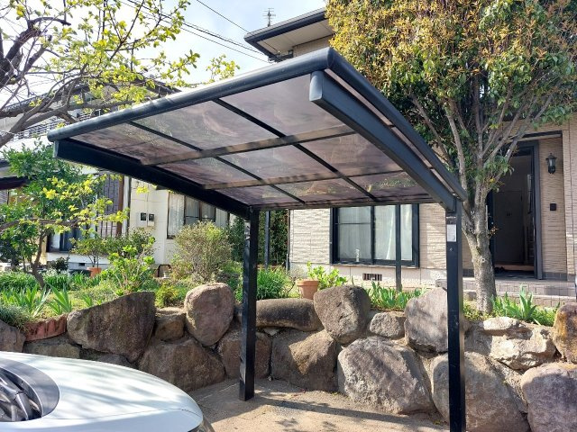 【中古戸建】前橋市小相木町の外観|■カーポート｜カーポート付きなので、大切な愛車もしっかり守れます♪