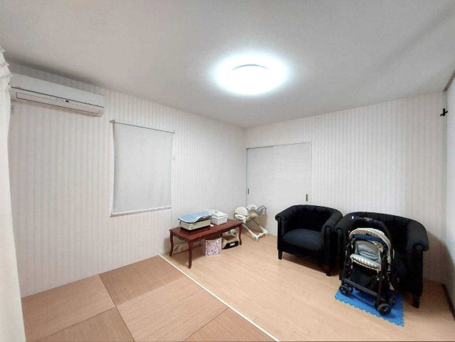 【中古戸建】前橋市小相木町の和室|■1階和室｜意外と場所をとるアイロンがけや、お洗濯物を畳むときにも広々と使うことができ、ちょっと一休みしたいとき、すぐに横になれるのも魅力です♪