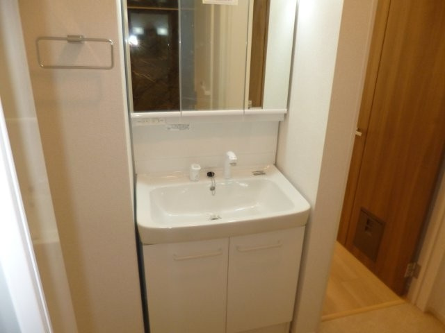 ロカ　ブリリアントAの独立洗面台