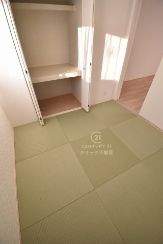 Cradlegarden　 北茨城市磯原町木皿　第3　2の和室|ペタンと座ったり寝転んだりできる和室はキッズルームにもピッタリ！お子様の遊ぶ様子やお昼寝をリビングから見守れます。寒い季節のこたつコーナーにも◎