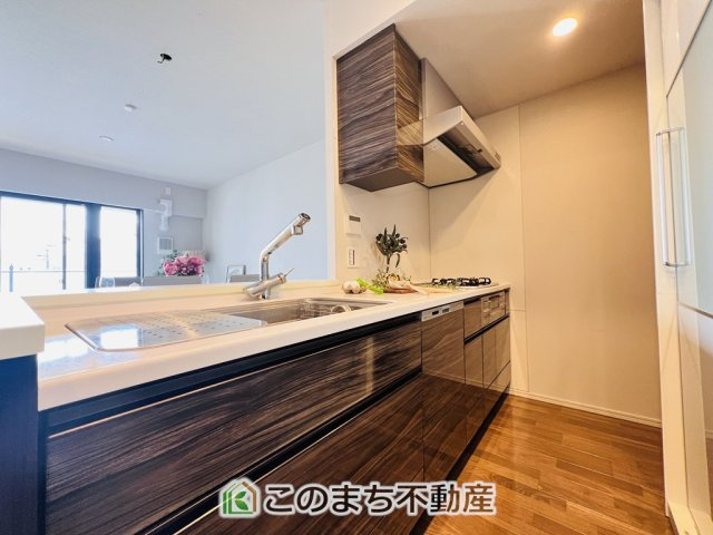 プラウド宇都宮のキッチン|人気の対面式キッチン☆料理をしながらご家族とコミュニケーションが取れます♪