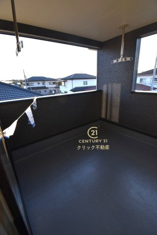Cradlegarden　 北茨城市磯原町木皿　第3　3のバルコニー|インナーバルコニーは洗濯物外干し派の強い味方！天気が変わりやすい季節の外出も安心です。外出が難しい日に出るだけでも気分転換になる、嬉しいスペースです。