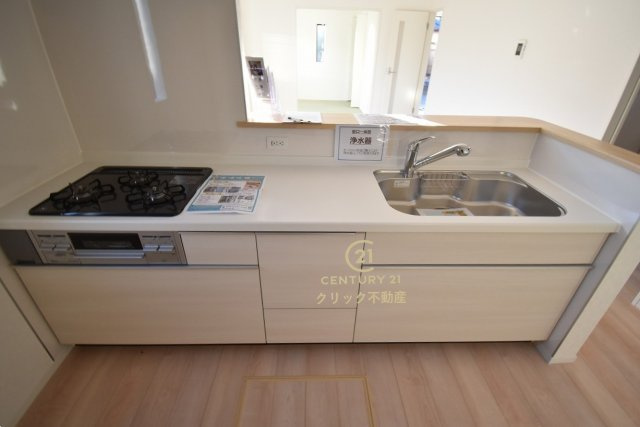 Cradlegarden　 北茨城市磯原町木皿　第3　3のキッチン|キッチンからリビング全体が見渡せます。料理を作ることも、後片付けも、家族皆でまるごと楽しんでしまいましょう！会話がはずむ対面キッチンです。