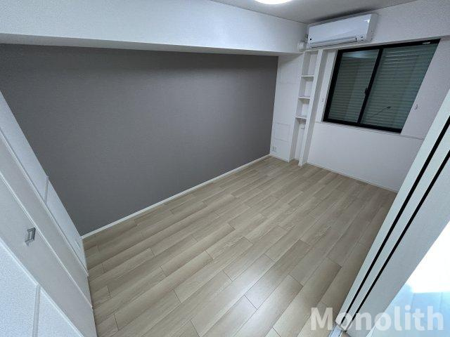 エタン・ロッシの内装