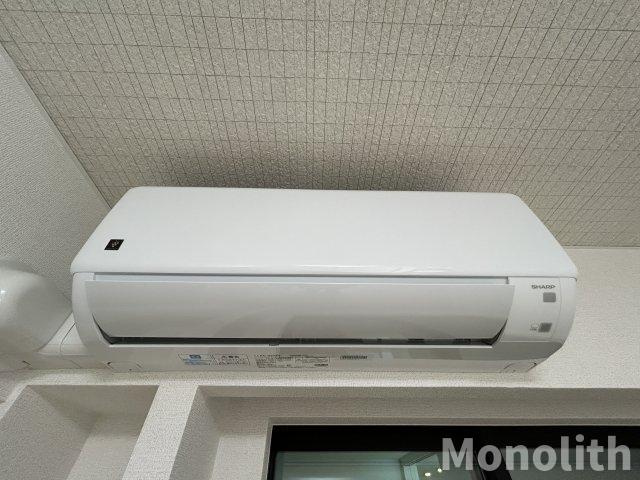 エタン・ロッシの設備