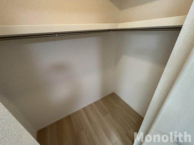 エタン・ロッシの収納