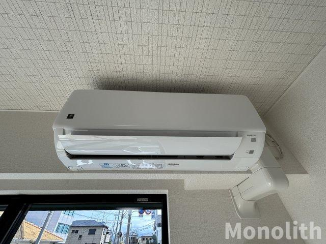 エタン・ロッシの設備