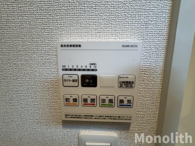 エタン・ロッシの設備