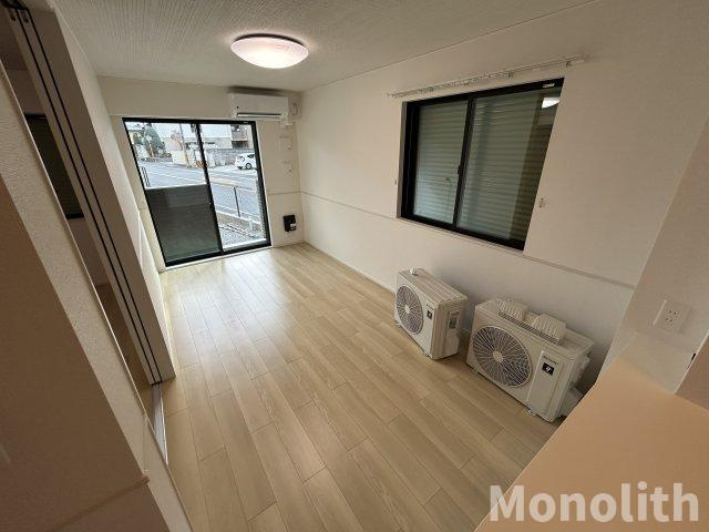 エタン・ロッシの居間・リビング