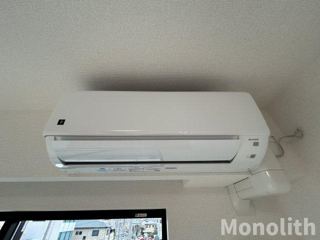 エタン・ロッシの設備